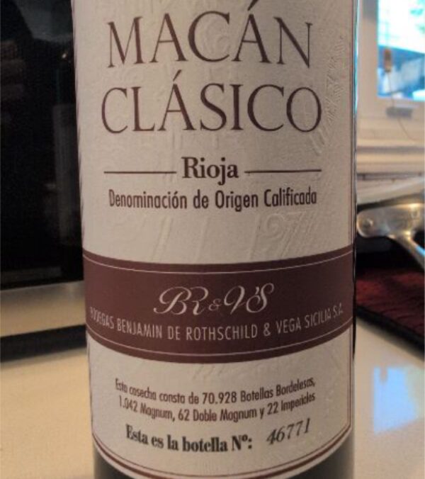 Macán Clásico Rioja wine label
